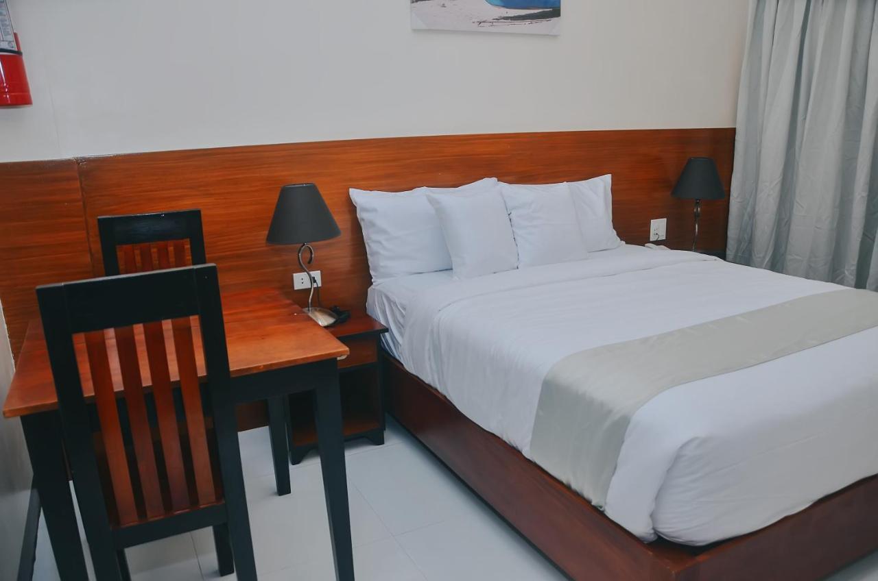 Villa Mj Maristela Beach Resort Lemery エクステリア 写真